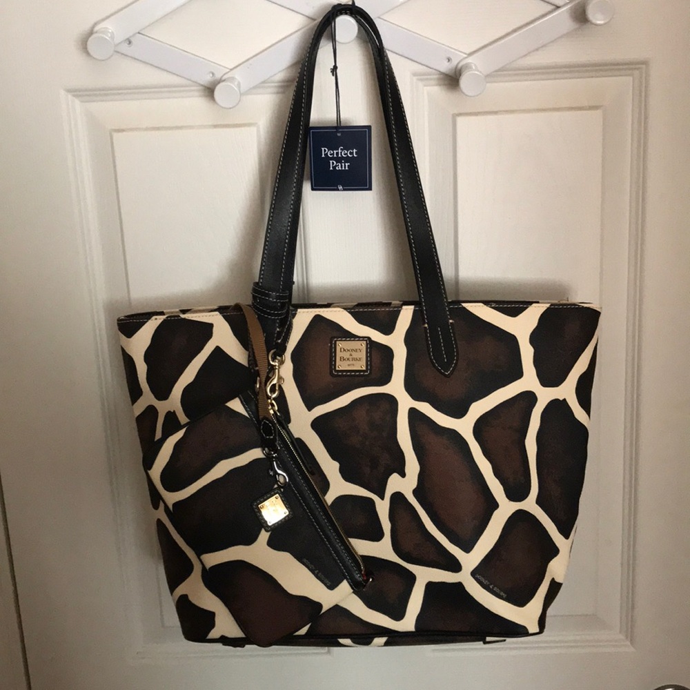Dooney and Bourke giraffe print shopper w wristlet